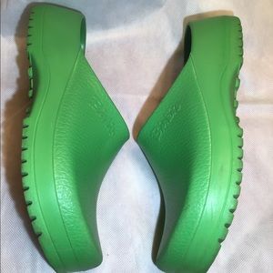 Birkis Birkenstock green rubber clogs women 9/ men7